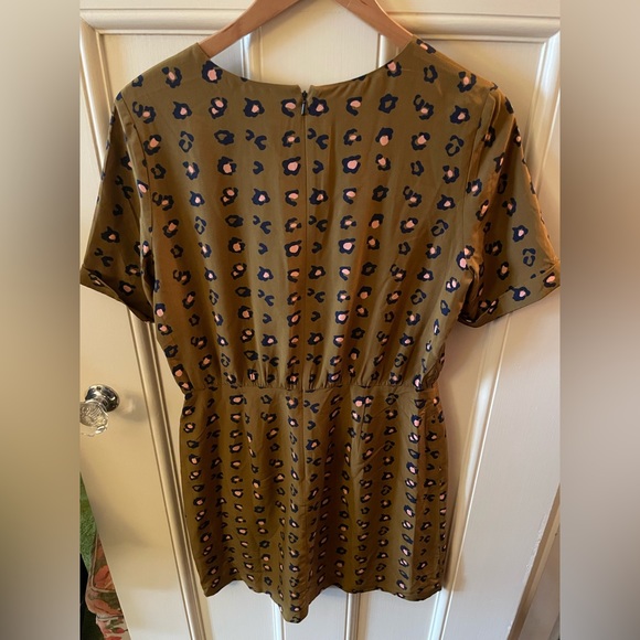 Fossil Mini Olive Green Leopard Print Short Sleeve Dress Size 10. - Picture 4 of 8